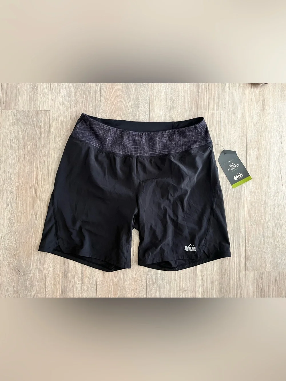NWT REI Women's Shirt 7” Athletic Shorts Black - Size Medium